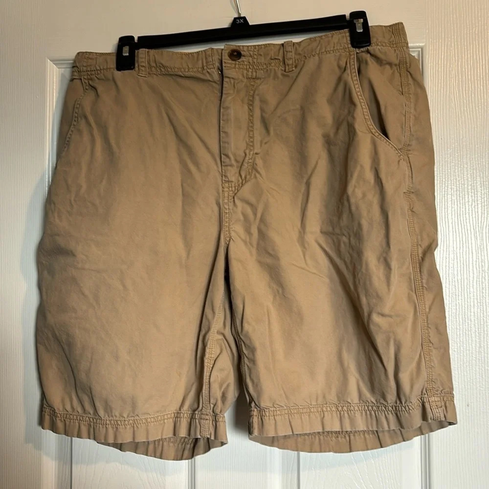 Life Is Good men’s tan 9” inseam flat front shorts size 38